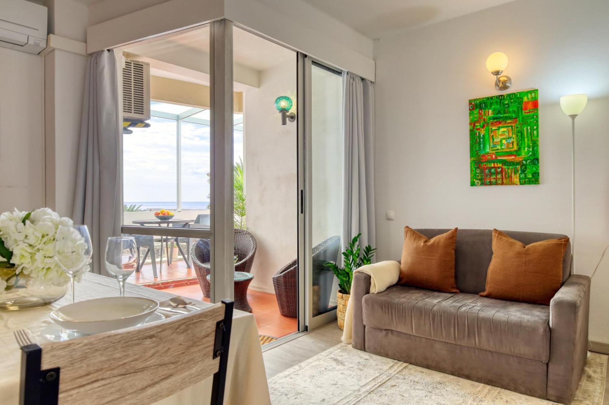 Lido Sunset, A In Madeira Apartment